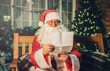 Noel Baba'ya mektup çocuklar okuyun.