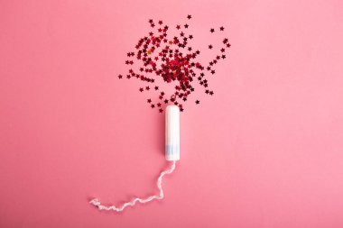 Pembe arka planda bir tampon.