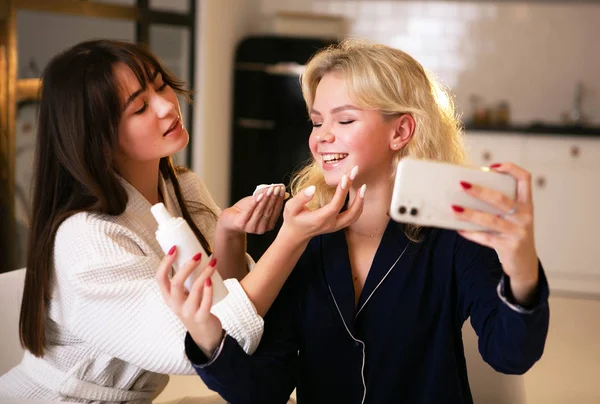 Girls are going to a party, doing makeup, skin care — 스톡 사진