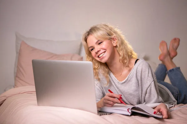 Smiling girl student study at home with laptop — 스톡 사진