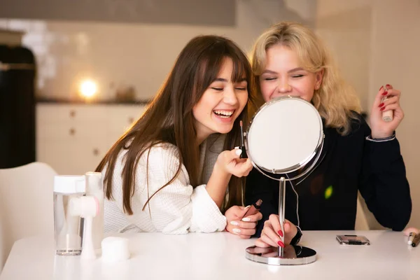 Girls are going to a party, doing makeup, skin care — 스톡 사진