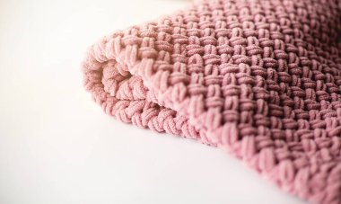 Pembe örgü battaniye dokusu. Ekose merino yünü..