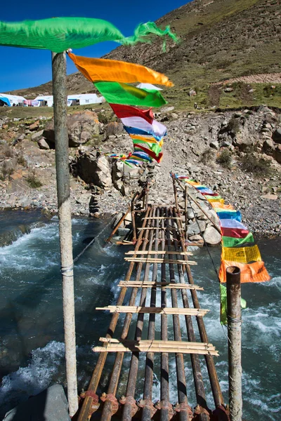 Banderas Oración Sobre Puente Metálico — Foto de Stock