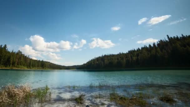 Hermoso Lago Con Panorámica Izquierda Lapso Tiempo Como Las Nubes — Vídeos de Stock