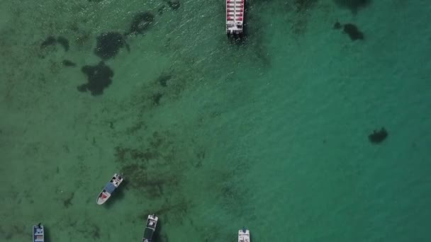 Barco de agua azul — Vídeos de Stock