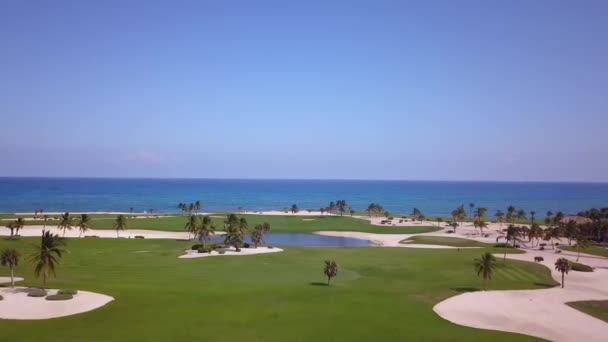 Campo de golfe em cap cana wit drone 2 em 60fps — Vídeo de Stock