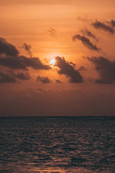 Solnedgång Havet Med Solen Molnen Karibiska — Stockfoto