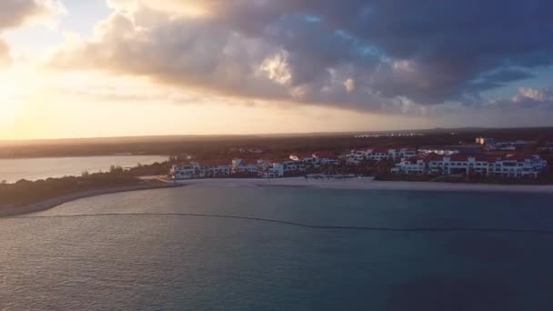 Zonsondergang in de caribbean in het hotel 31080 60fps — Stockvideo