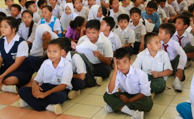 Pide, Sabah Borneo/Malezya - 21 Kasım 2016: kayıt için kendi yönlendirme hafta bekleyen yeni öğrenciler.