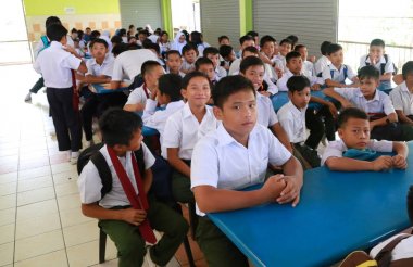 Pide, Sabah Borneo/Malezya - 21 Kasım 2016: kayıt için kendi yönlendirme hafta bekleyen yeni öğrenciler.