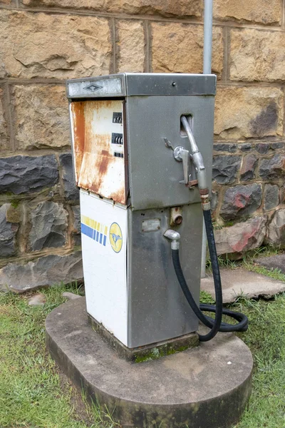 Uma Visão Perto Uma Bomba Gasolina Enferrujada Não Utilizada — Fotografia de Stock