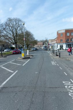 Bristol-Mart 2020-İngiltere-Bristol 'da çoğu insanın virüsten dolayı evlerinde ya da tecrit edildiği boş bir caddenin yakın görüntüsü 