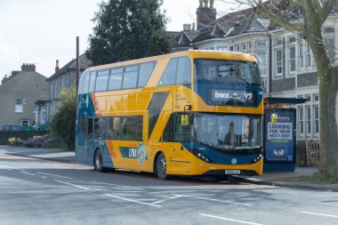 Bristol-Mart 2020-İngiltere-yakın çekim bir çift deaker bristol otobüsü insanların yükünü boşaltmak için su ve bu özel durakta 