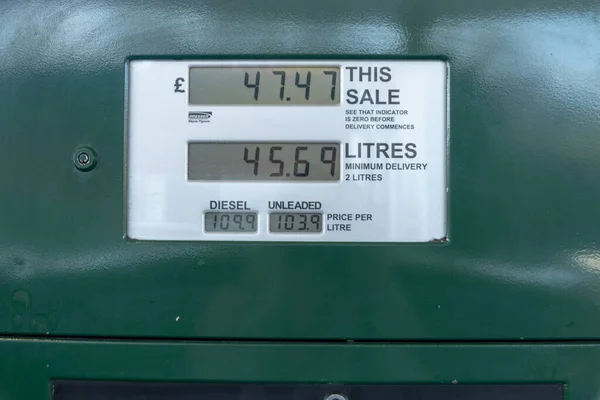 Bristol-Mart 2020-İngiltere-Benzin pompası manzarası 