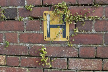 Bristol-Mart 2020-İngiltere-Viyana ile kaplı bir duvarın kenarındaki tabelanın yakın görüntüsü 