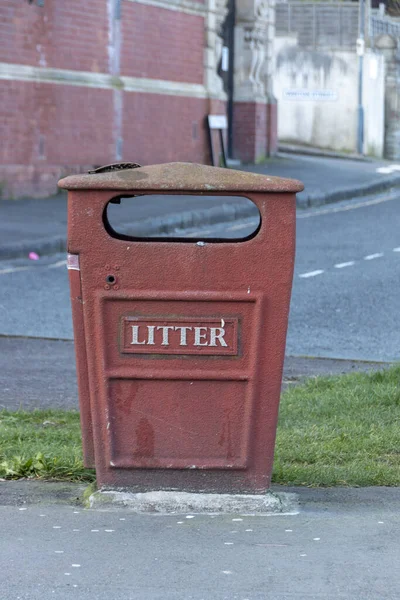 Eine Nahsicht Auf Einen Abfall Oder Mülleimer Auf Dem Gehweg — Stockfoto