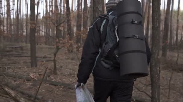 Langlauf Orientierungstourist Läuft Waldgebiet Seinem Ziel Entgegen — Stockvideo