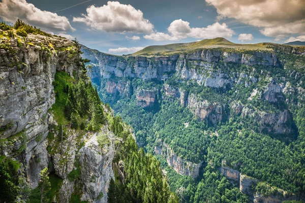 Pyrenéerna landskap - anisclo canyon i sommar. Huesca, — Stockfoto