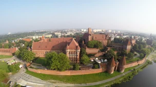 Schloss des Deutschen Ordens in Marienburg, Polen. — Stockvideo