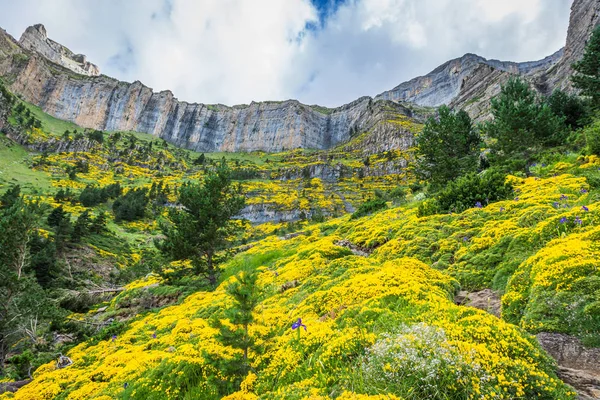 Krásná krajina známého národního parku Ordesa, Pyreneje, SP — Stock fotografie