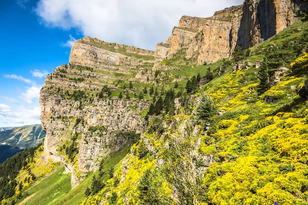 Góry w Pirenejach, Park Narodowy Ordesa Valley, Aragon, — Zdjęcie stockowe