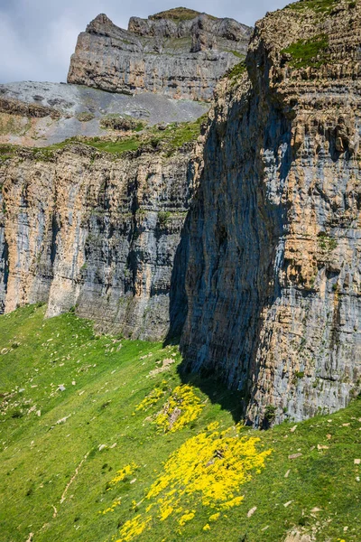 Montañas en los Pirineos, Parque Nacional Valle de Ordesa, Aragón , —  Fotos de Stock