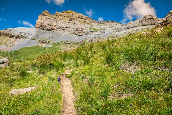 Montanhas nos Pirinéus, Parque Nacional do Vale de Ordesa, Aragão , — Fotografia de Stock