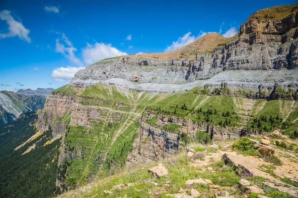 Kanion w Parku Narodowego Ordesa, Pirenejach, Huesca, Aragonia, Hiszpania — Zdjęcie stockowe