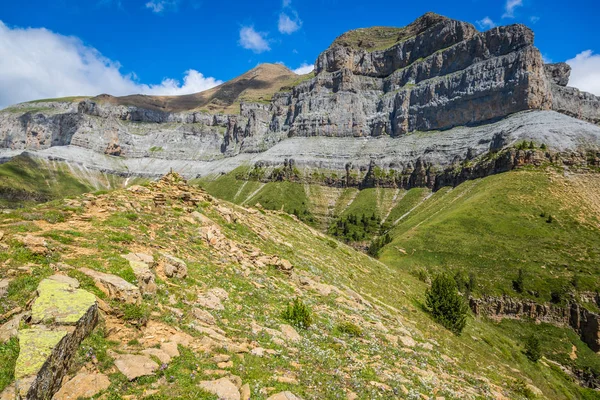 Góry w Pirenejach, Park Narodowy Ordesa Valley, Aragon, — Zdjęcie stockowe