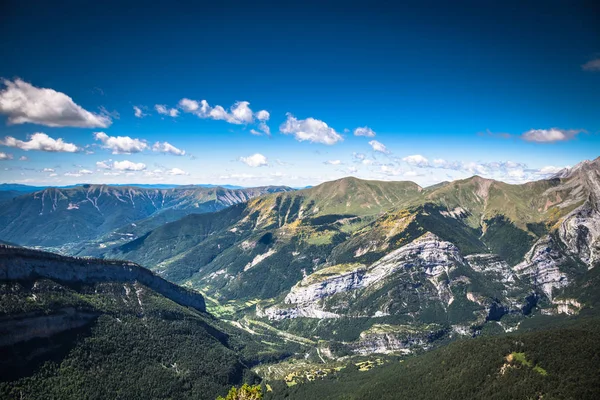 Kanion w Parku Narodowego Ordesa, Pirenejach, Huesca, Aragonia, Hiszpania — Zdjęcie stockowe
