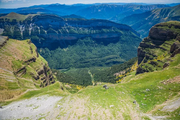 Canyon in Ordesa Nationaal Park, Pyreneeën, Huesca, Aragon, Spanje — Stockfoto