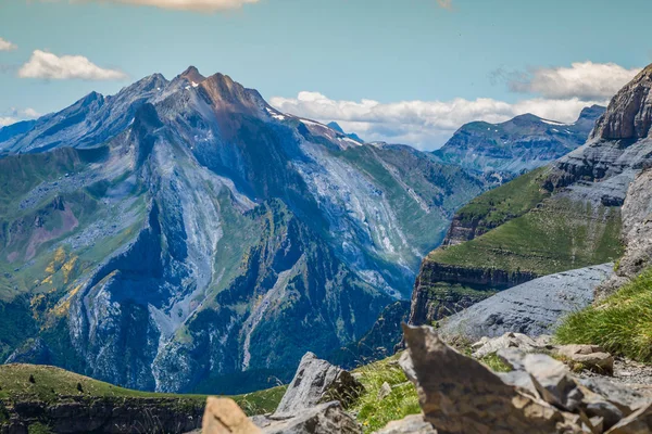 Mountains in the Pyrenees, Ordesa Valley National Park, Aragon, — Stock Photo, Image