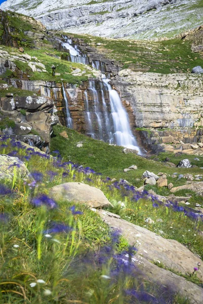 Waterfall de cotatuero under Monte Perdido at Ordesa Valley Arag — Stock Photo, Image