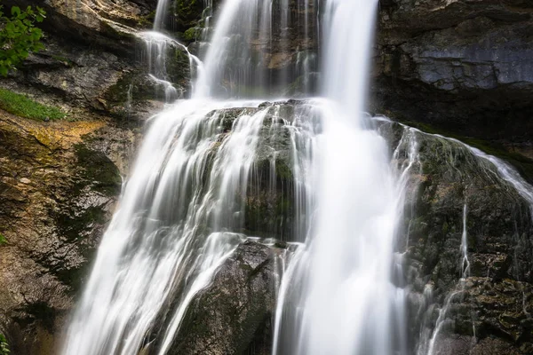 Cascada de la Cueva waterfall in Ordesa valley Pyrenees Huesca S — Stockfoto