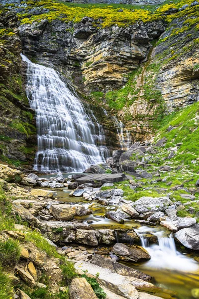 Cascada Cola de Caballo cascata sotto il Monte Perdido a Ordesa — Foto Stock