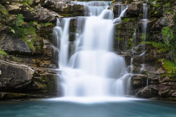Gradas de Soaso. Waterval in het Spaanse nationaal park Ordesa een — Stockfoto