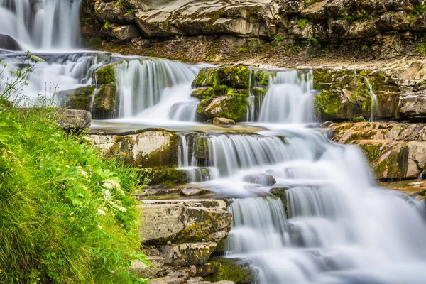 Gradas de Soaso. Cascata nel parco nazionale spagnolo Ordesa a — Foto Stock