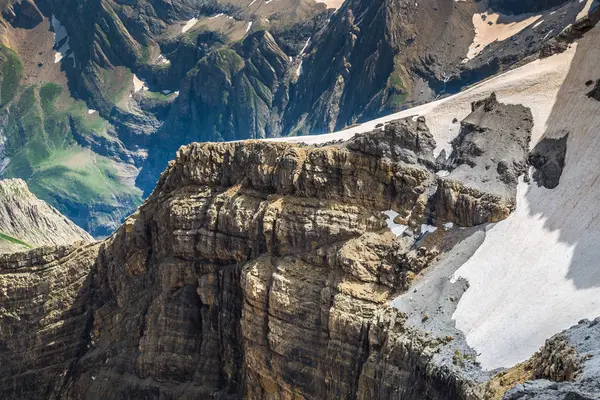 Hermoso paisaje de los Pirineos montañas —  Fotos de Stock