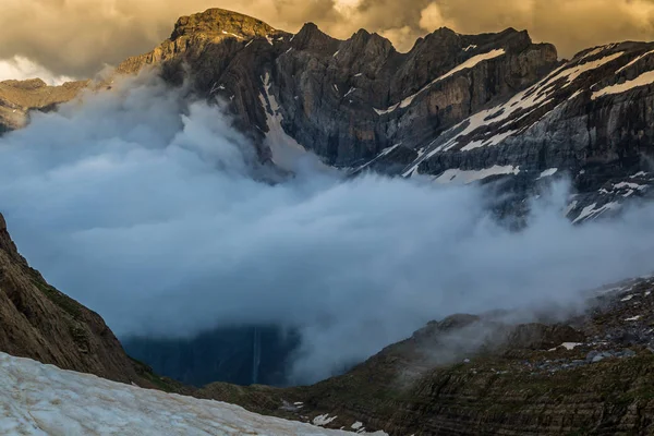 Piękny krajobraz Pirenejów słynnego Cirque de — Zdjęcie stockowe