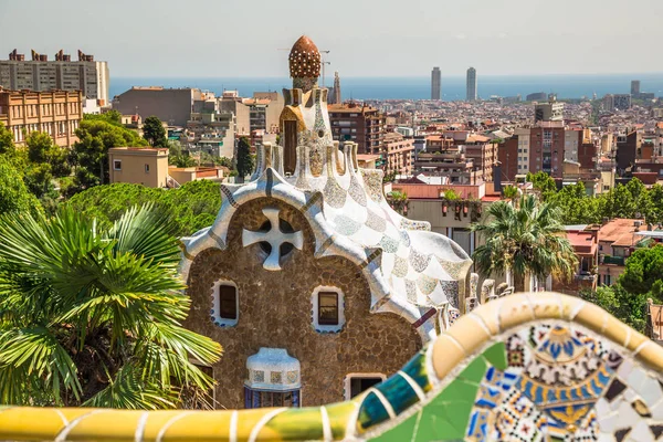 El famoso Parque Güell en Barcelona, España — Foto de Stock