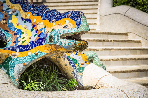 Famous Gaudi lizard in park Guell, Barcelona, Spain — Stock Photo, Image