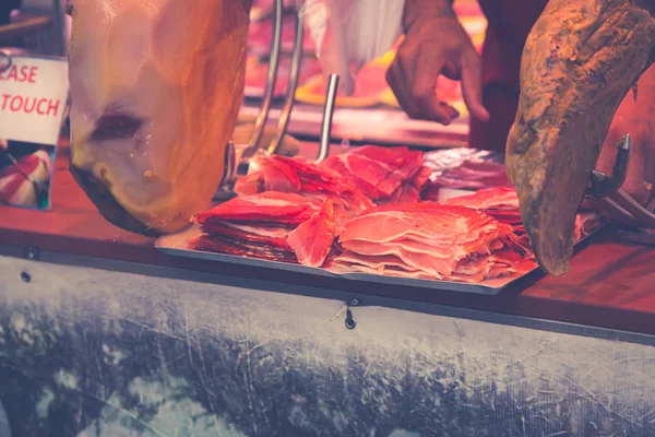 Barcellona, La Boqueria Un mercato coperto per pesce, carne, verdure — Foto Stock
