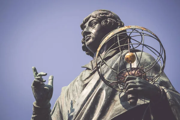 Nicolaus Copernicus staty i Torun, Polen — Stockfoto