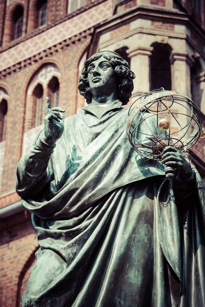 Monumento do grande astrônomo Nicolau Copérnico, Torun, Polônia — Fotografia de Stock