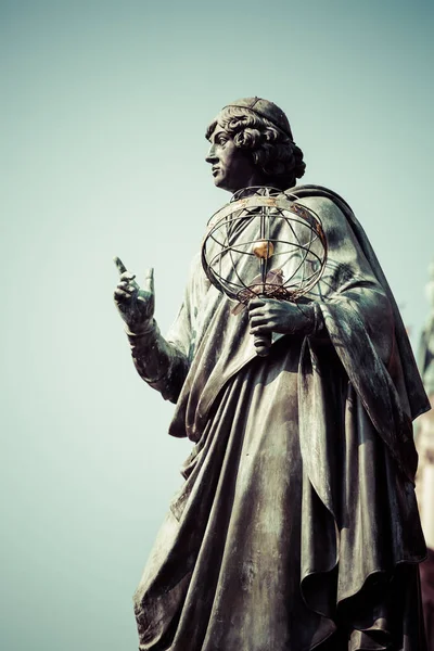 Памятник великому астроному Николаю Копернику, Торунь, Польша — стоковое фото