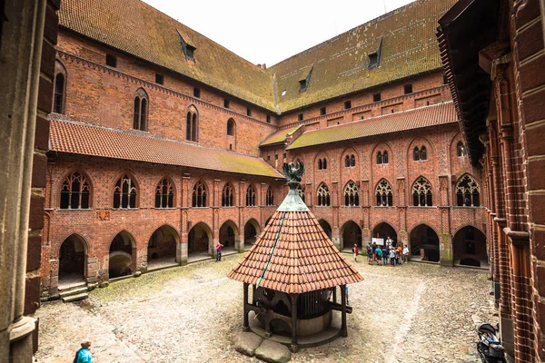 MALBORK, POLÓNIA - 10 de Setembro de 2016: Interior em maior estilo gótico — Fotografia de Stock