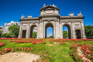 Alcala Gate (Puerta de Alcala) - bağımsızlık Sq Anıtı