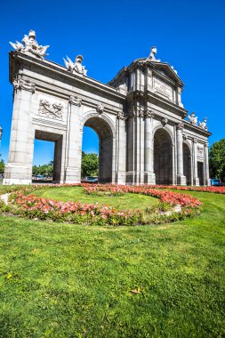 Alcala Gate (Puerta de Alcala) - bağımsızlık Sq Anıtı