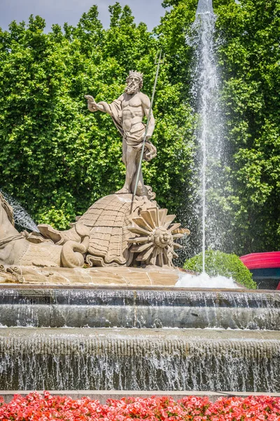 Neptunus (Fuente de Neptuno) en av de mest berömda l fontän — Stockfoto