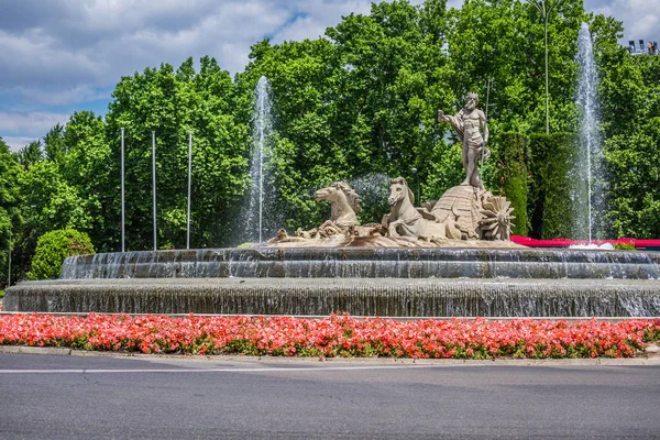 Fonte de Neptuno (Fuente de Neptuno) um dos mais famosos l — Fotografia de Stock